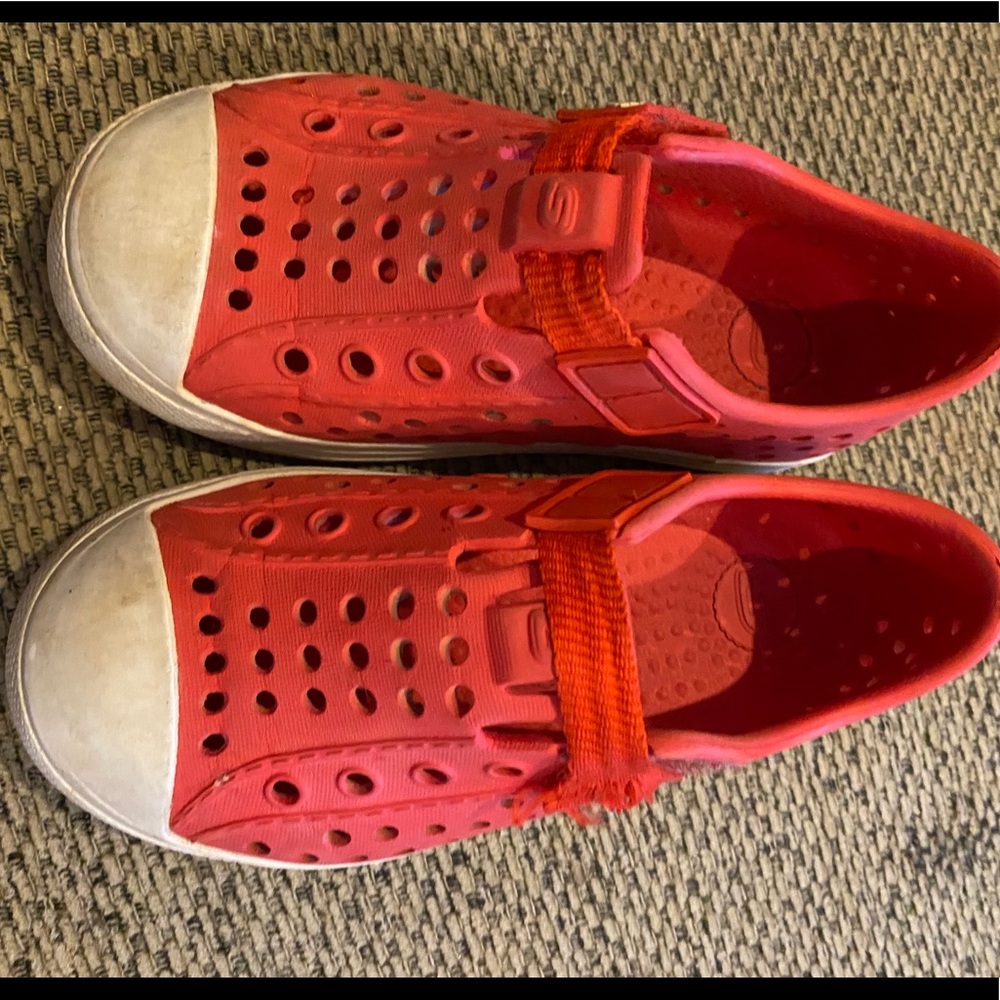 Sketchers rubber shoes size 8
